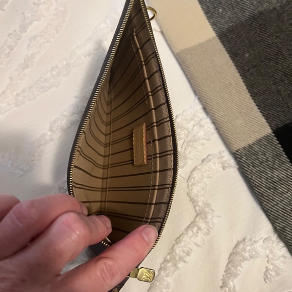 Louis Vuitton Neverfull MM - Picture 3 of 7